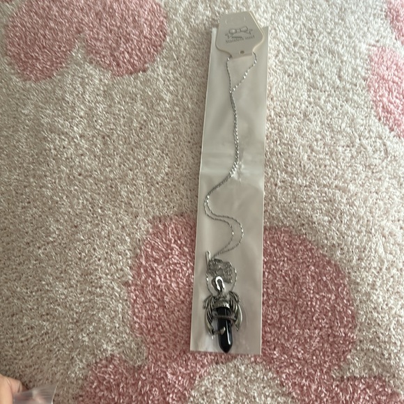 Stainless steel chain with black color pendant - never worn - Picture 4 of 5